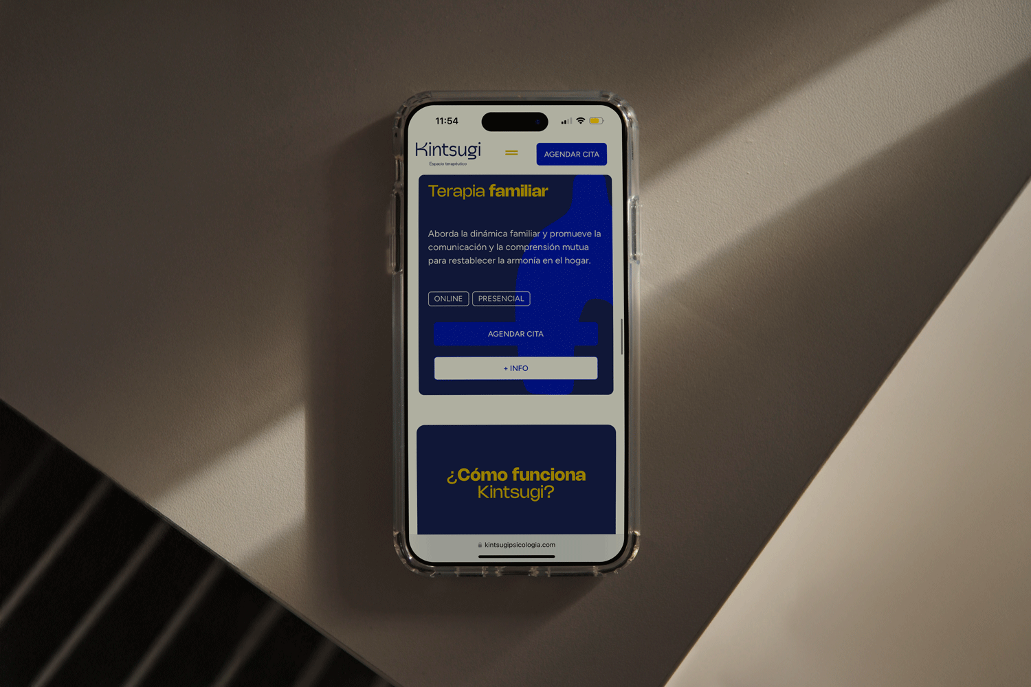 Mockup responsive de la web de Kintsugi Psicología diseñada por KOA